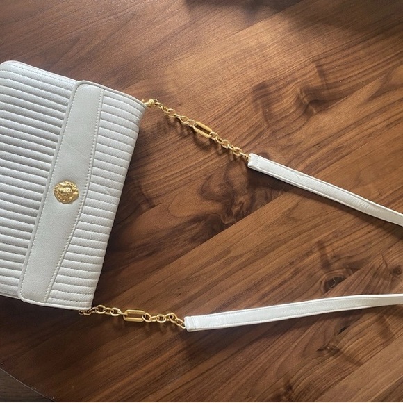 Anne Klein White Quilted Shoulder Bag with Gold Chain - Picture 2 of 7